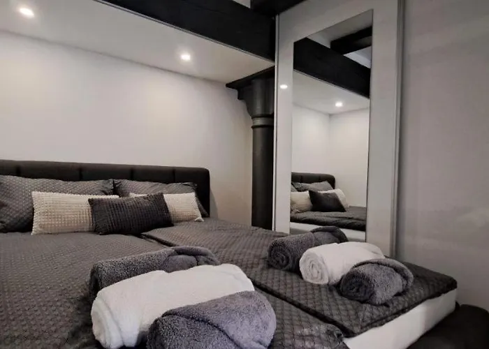 Nest- Centre, Free Parking- Renovated August 2024